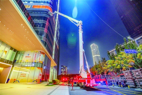 超高层建筑夜间灭火救援实战演练现场 山东省消防救援总队供图